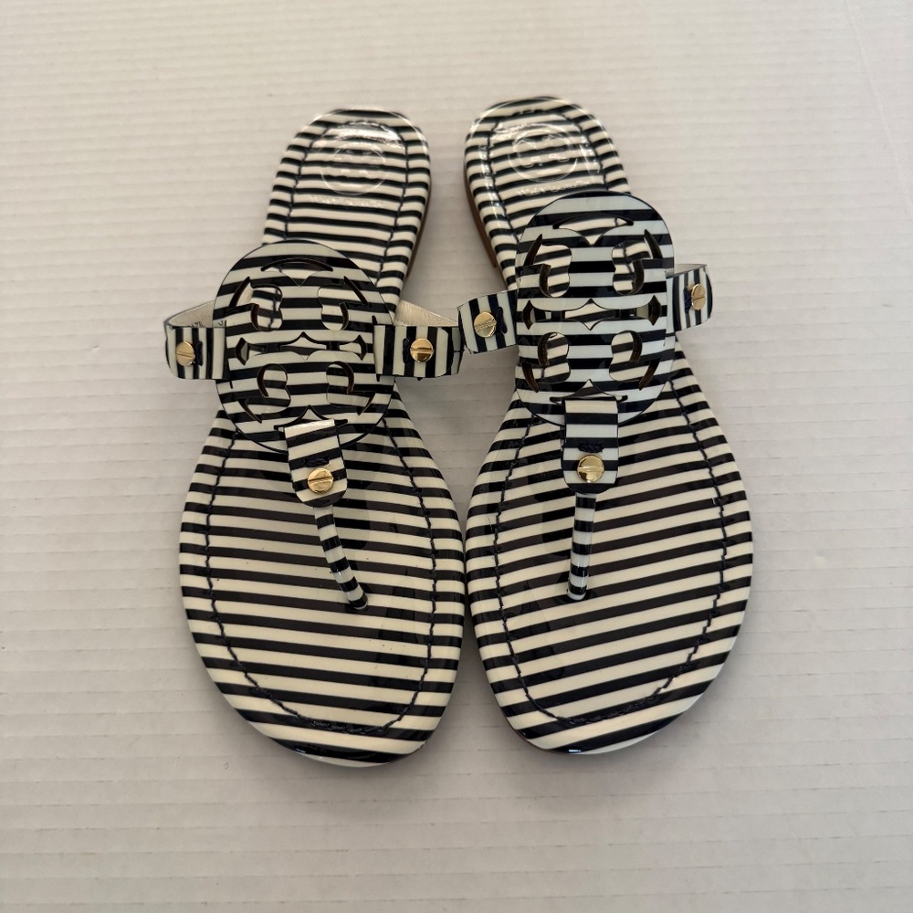 NEW Tory Burch Miller Sandal Striped Patent Leather Navy Blue White Women's 7 - Picture 4 of 5